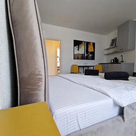 Litore 아파트 풀라